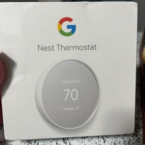 Google Nest Thermostat Silver BRAND NEW !